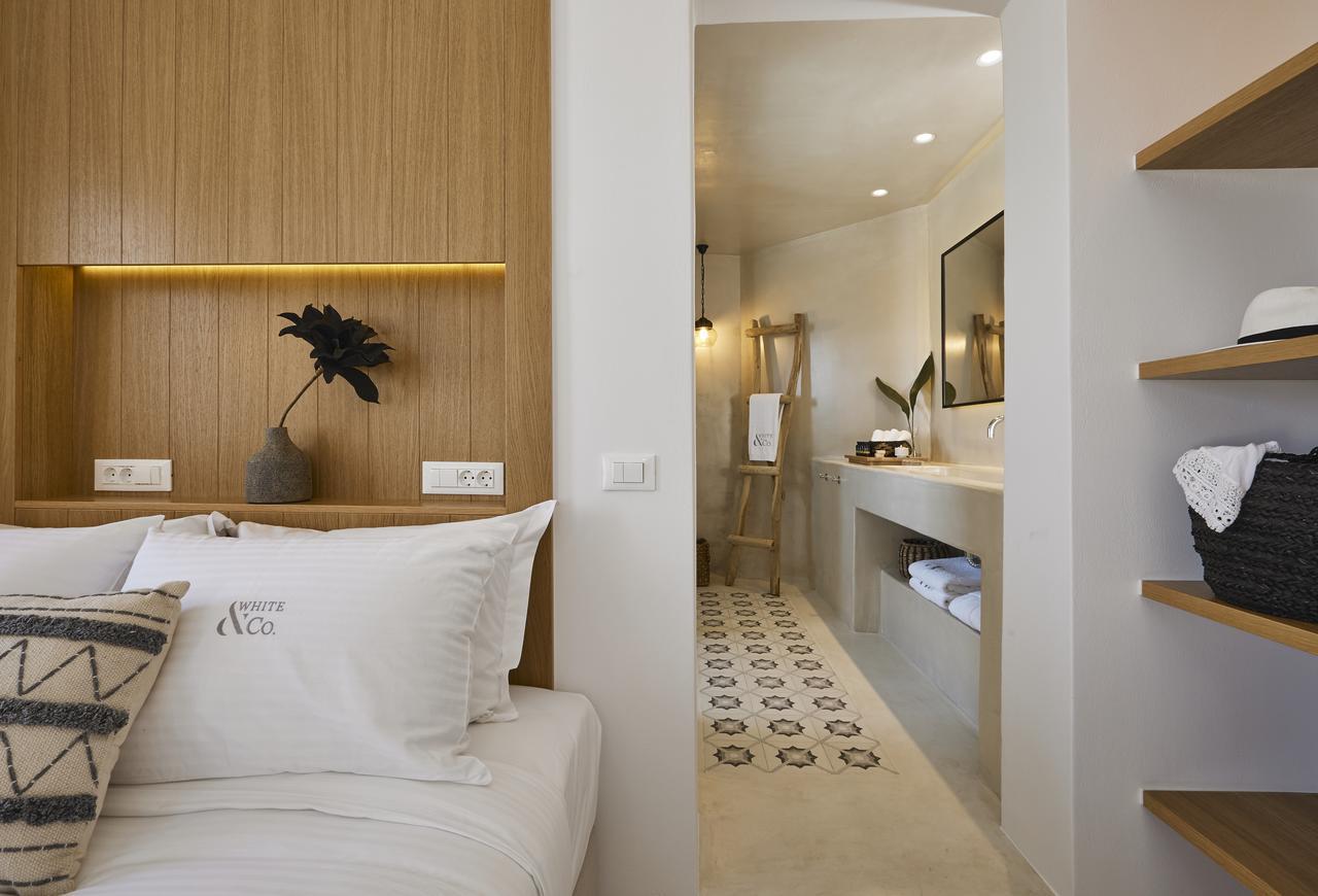 White & Co. La Torre Suites Pýrgos Exteriér fotografie