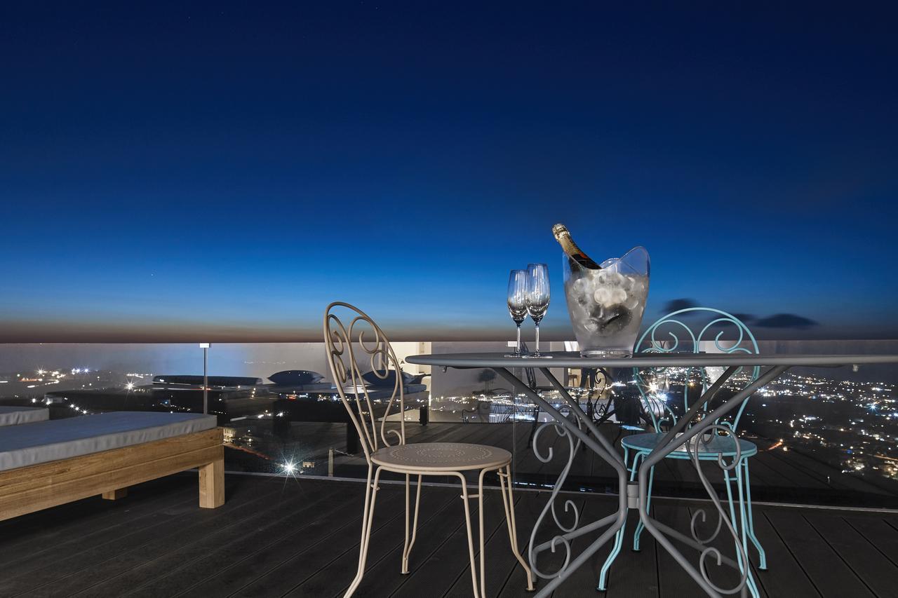 White & Co. La Torre Suites Pýrgos Exteriér fotografie